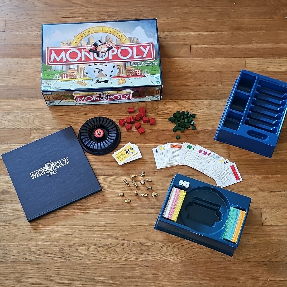 Monopoly Deluxe Edition Board Game 1998 - Picture 2 of 11
